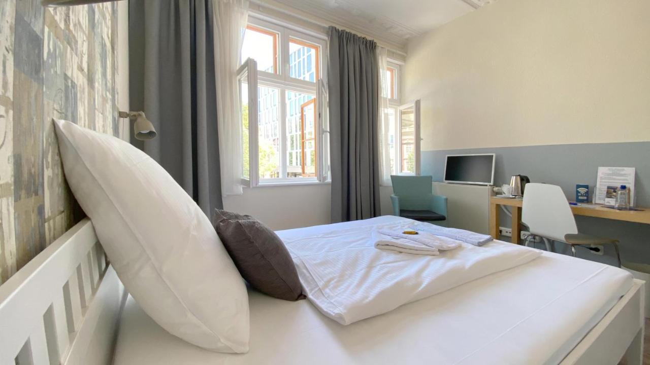 Frauenhotel Hanseatin - Women Only ฮัมบูร์ก ภายนอก รูปภาพ